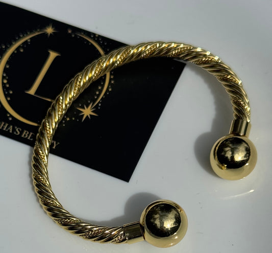 Golden bangle ✨